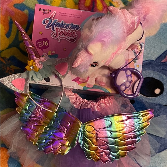 Walking Unicorn! Dress-Up Set with Wings and Headband - Picture 1 of 4